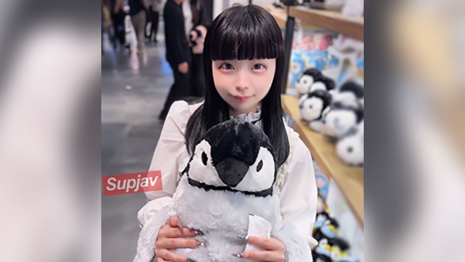 FC2 PPV 4687524 新垢ｲﾍﾞﾝﾄ限界価格70％OFF顔出し【未公開】148㎝圧倒的ろ〇の18歳ｺﾝｶﾌｪ嬢。汗たっぷりの巨根にﾒｽ顔発令。発情した膣に2度の種付け。。。