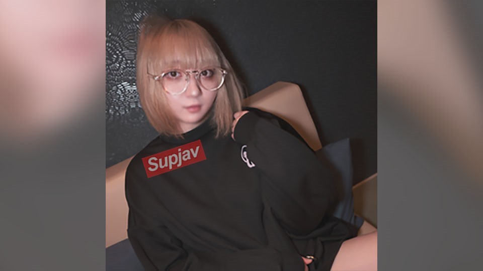 FC2 PPV 4731301 【12迄990pt】【初撮】1/8歲専門1年生声優志望。ネカフェで声を押しころしてこっそりピストン。緊張感で興奮し、締め付けのパイパンマンコに種付け。