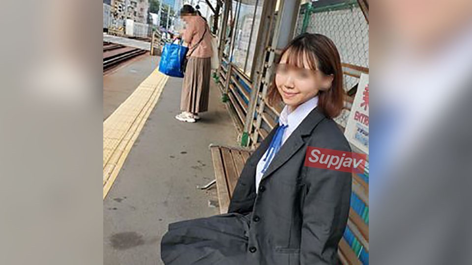 FC2 PPV 4768241 毒親の住む家を出る為に素朴な彼女は求め低身長のGカップ制服ちゃんはお金の為におじさんの溜まった精子を子宮内で大量中出しされる