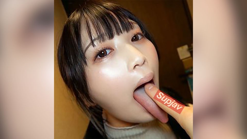 FC2 PPV 4768304 【無】長いベロ好き必見！まっピンクな長い舌の女性は何だかエロい！お尻もボリューミーで良い⤴可愛いアイドルフェイスにイラマ、ゴックン　中だし※特典高画質