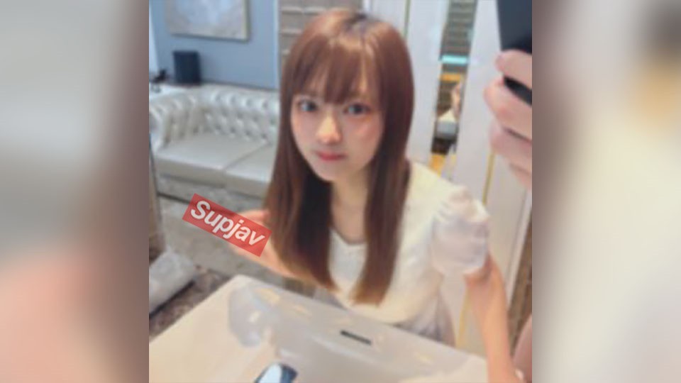 FC2 PPV 4786921 【激レア/炎上必須】福岡県で活動するリアルご当地アイドルと奇跡のセックス。はじめての真正中出し解禁でファン絶叫確定、生唾モノの色白美裸体＆恥じらい濡れたピンクのマンコ。本物アイドルが１人のメ