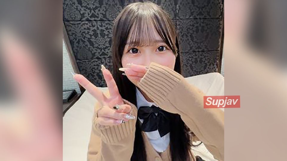 FC2 PPV 4790487 【完全素人個撮】感じやすい色白むっちりボディと笑顔が最高にカワイイので思わず中出ししちゃいました♥[セイ服Ver.]