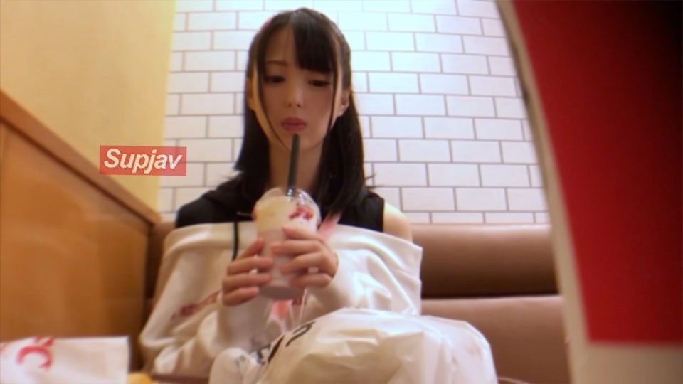 FC2 PPV 4793671 史上最高に可愛い女子大生18歳。愛液だらけ潮吹きまくりで絶頂するも、中出しにはブチギレ放心状態。