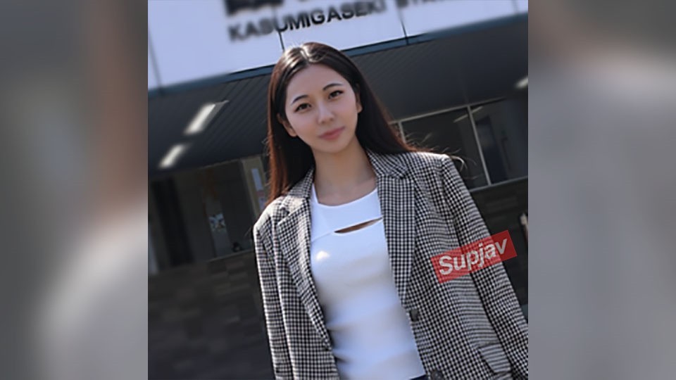 FC2 PPV 4811625 【ガチレズ人妻初撮】川越8頭身美女♡レズ風俗の軍資金欲しさにAV応募した人妻がチ●ポ挿入3秒でメス顔連発！高速ピストンでイキ狂い腹上大量ぶっかけ…