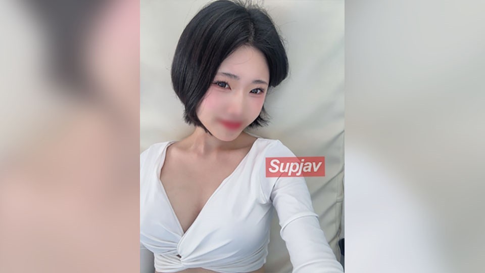 FC2 PPV 4821059 『危険日だけど中に出してください』初撮りで人生初の中出し♡大手企業のOLさんが戸惑いながらも遠距離の彼氏を裏切り濃厚SEX♡